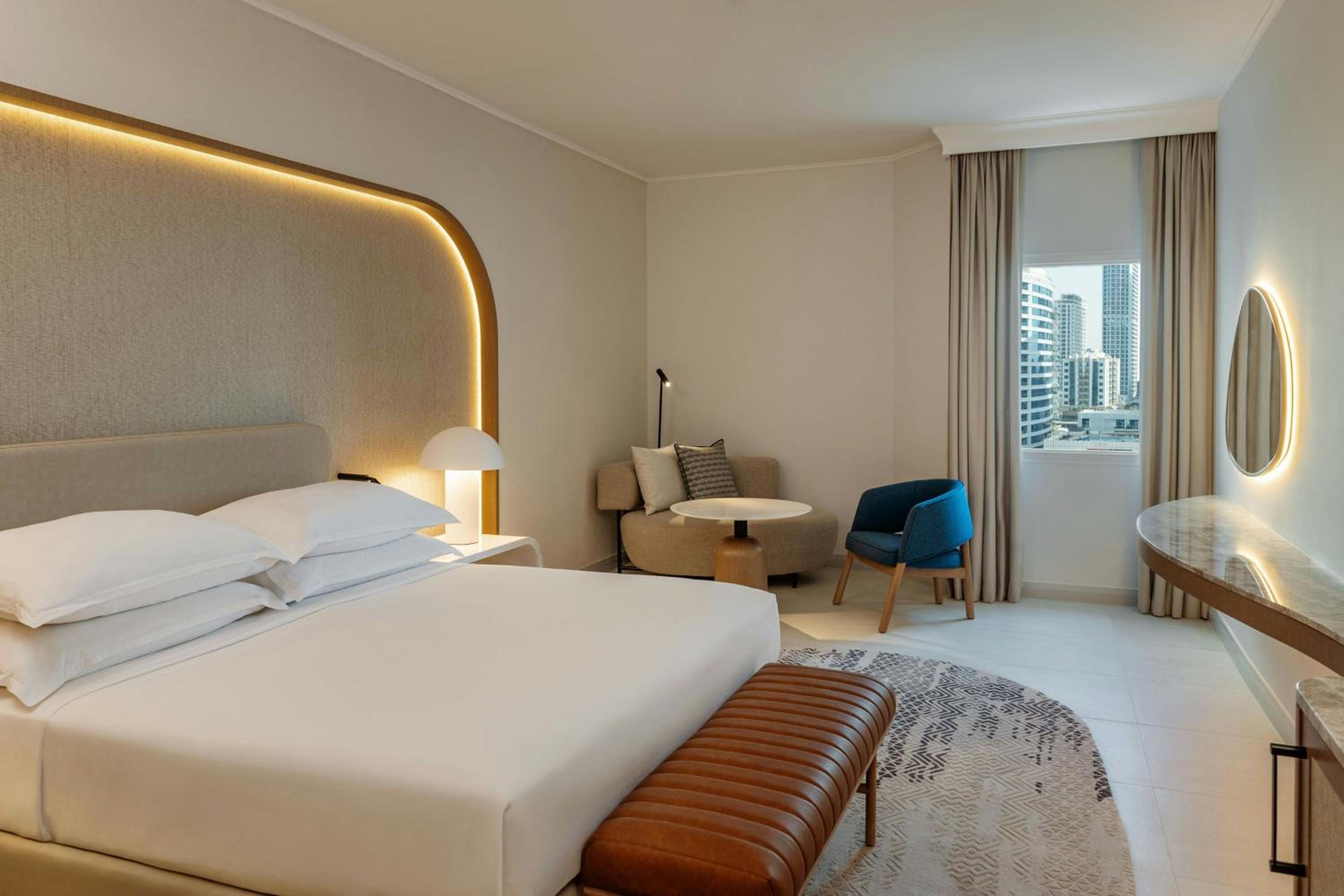 Premium King Suite JBR View with Club Lounge Access - Photo 4