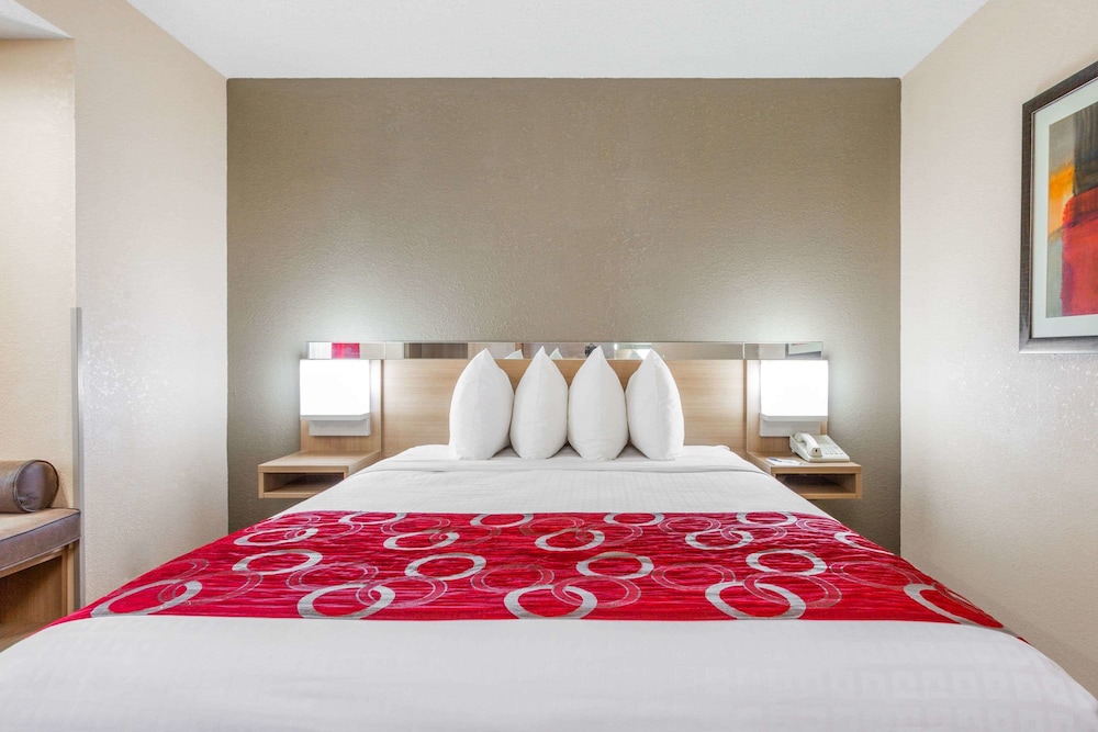 Standard Room, 1 Queen Bed - Photo 5