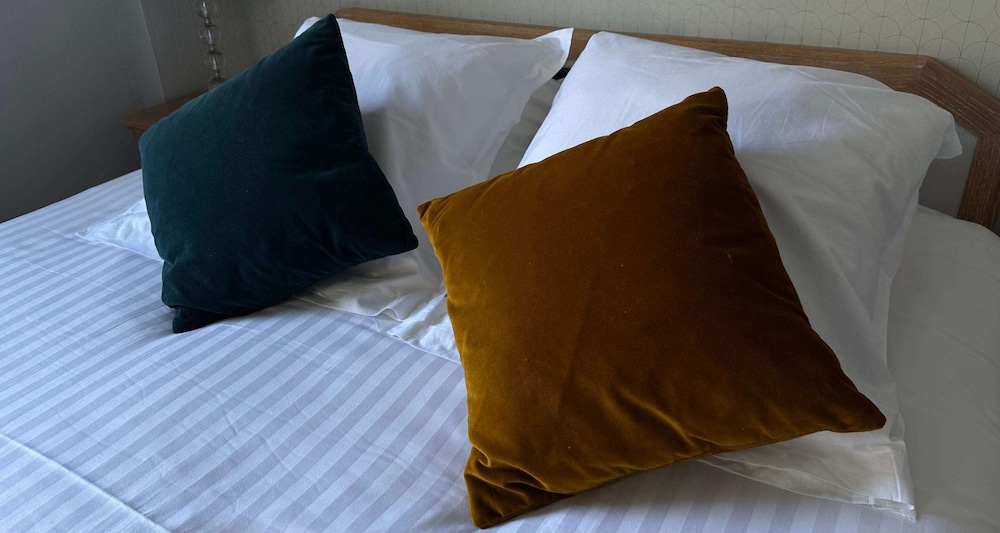 Standard Room, 1 Queen Bed, Non Smoking - Photo 2