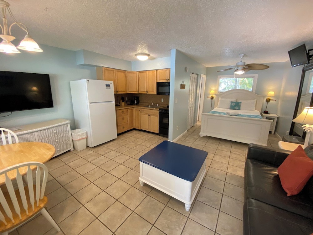 Studio Apartment Units #9 & #9a (at White Sands) photo 1
