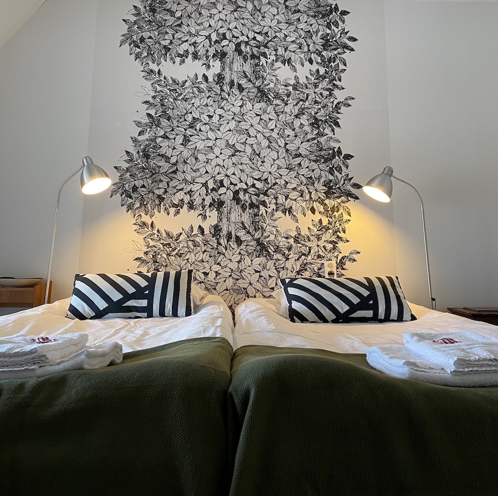 Basic Twin Room, 2 Twin Beds, Non Smoking, Shared Bathroom - Photo 4