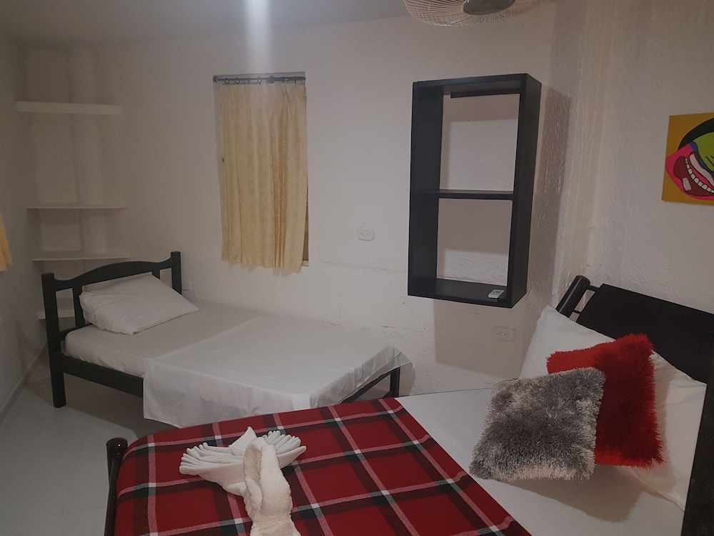 Economy Triple Room, Mixed Dorm, Shared Bathroom, Tower photo 2