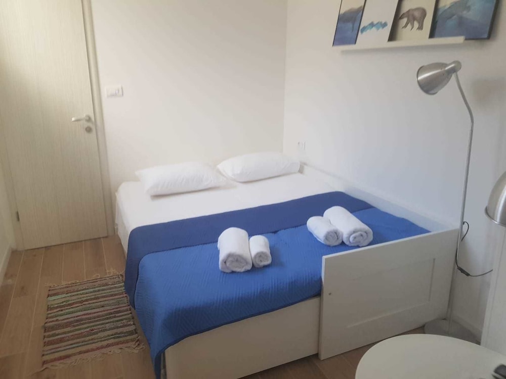 Blue Room photo 2