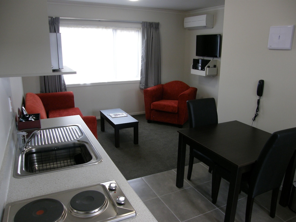 Studio, 1 King Bed, Accessible (2 Night Opening Specials!) photo 3