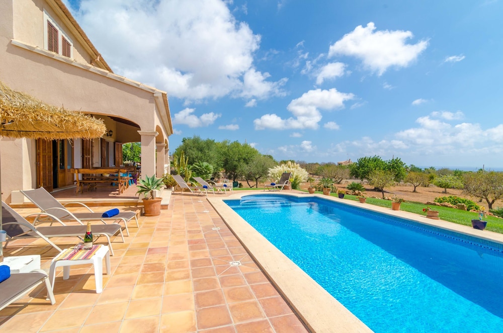 Villa photo 3