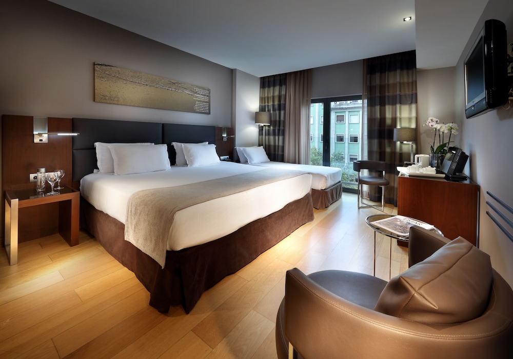 Available room thumbnail 5