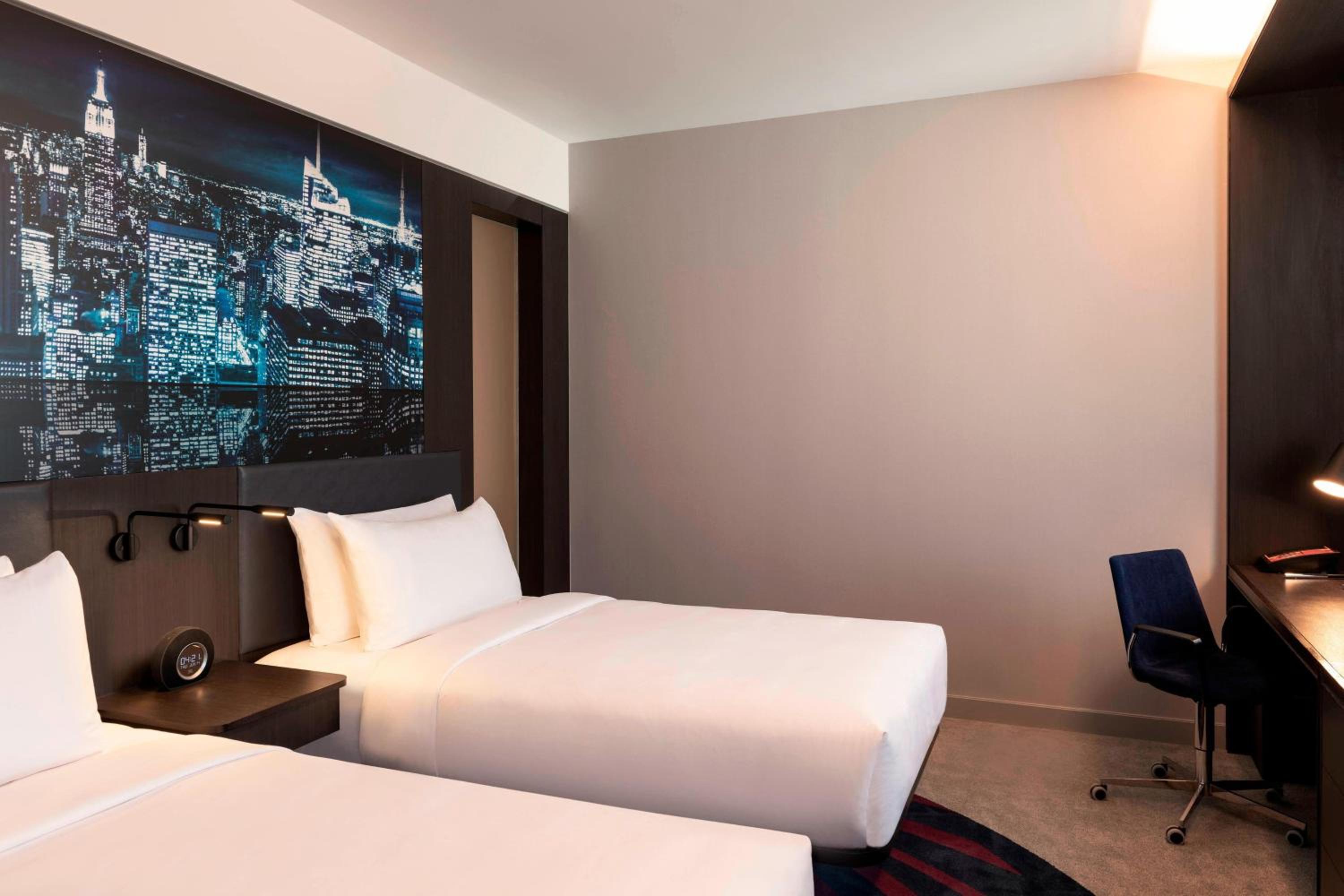 Aloft Family Room, Family room photo 2