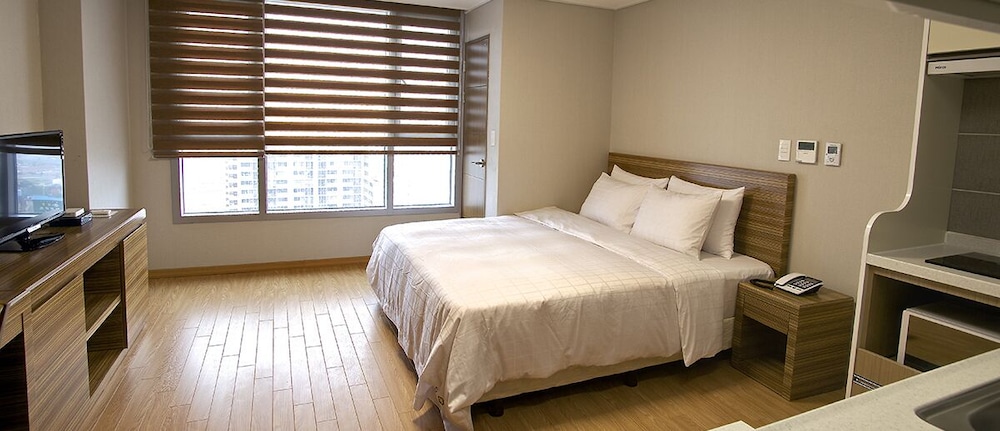 Condo Type(Kitchen) - Superior Double(City View) - Photo 3
