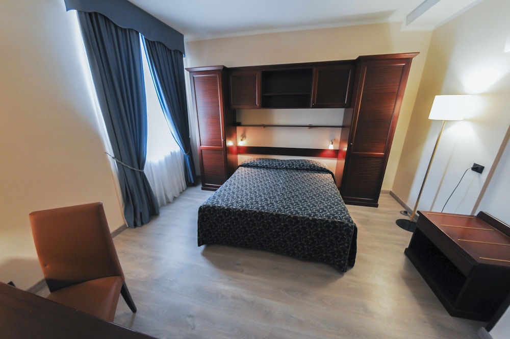 Double Room Single Use, Sea View - Photo 1