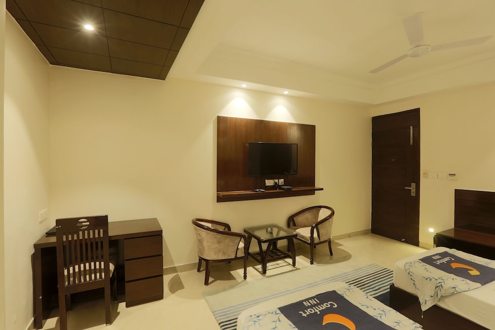 Deluxe Room Twin Bedded Non Smoking - Photo 6
