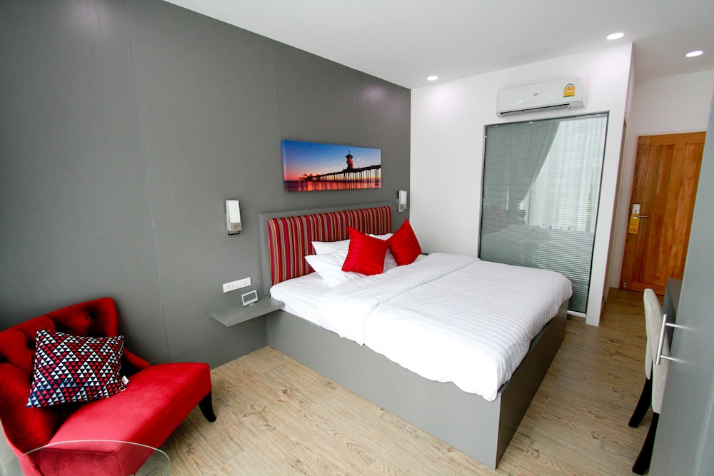 Deluxe King Room photo 2