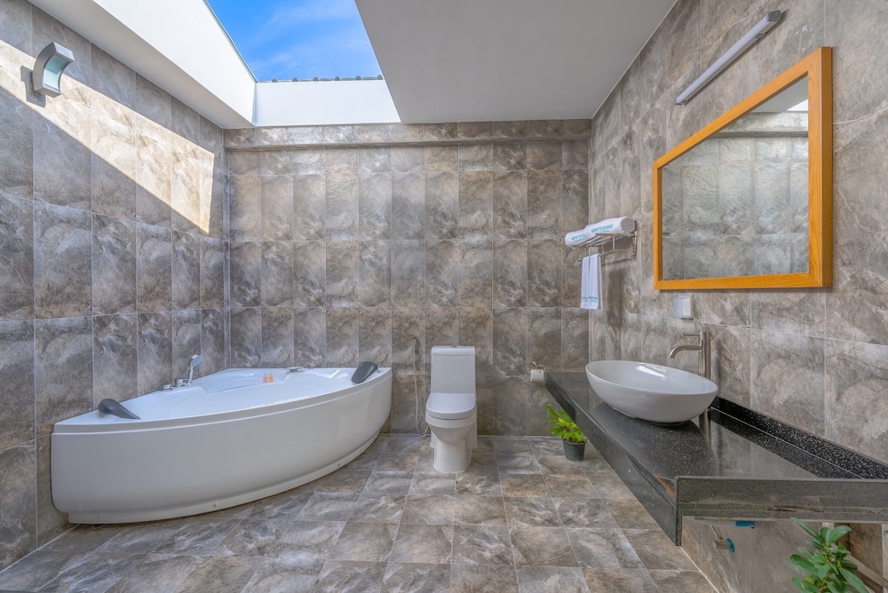 Suite, Jetted Tub photo 2