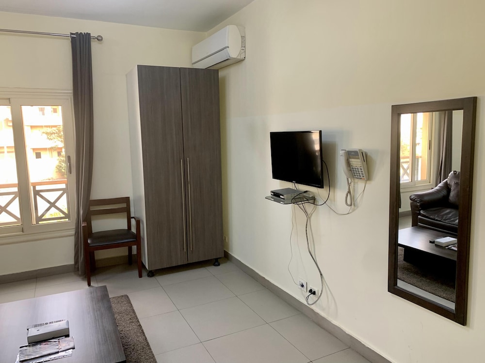 Deluxe Triple Room, City View photo 2