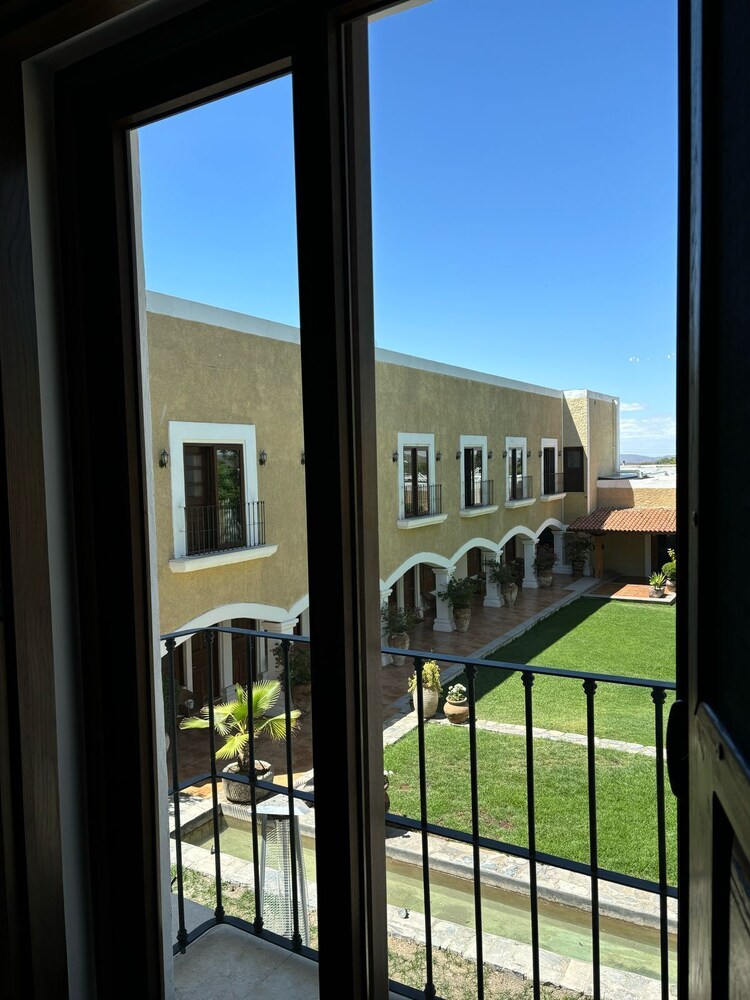 Deluxe Room, Garden View photo 3