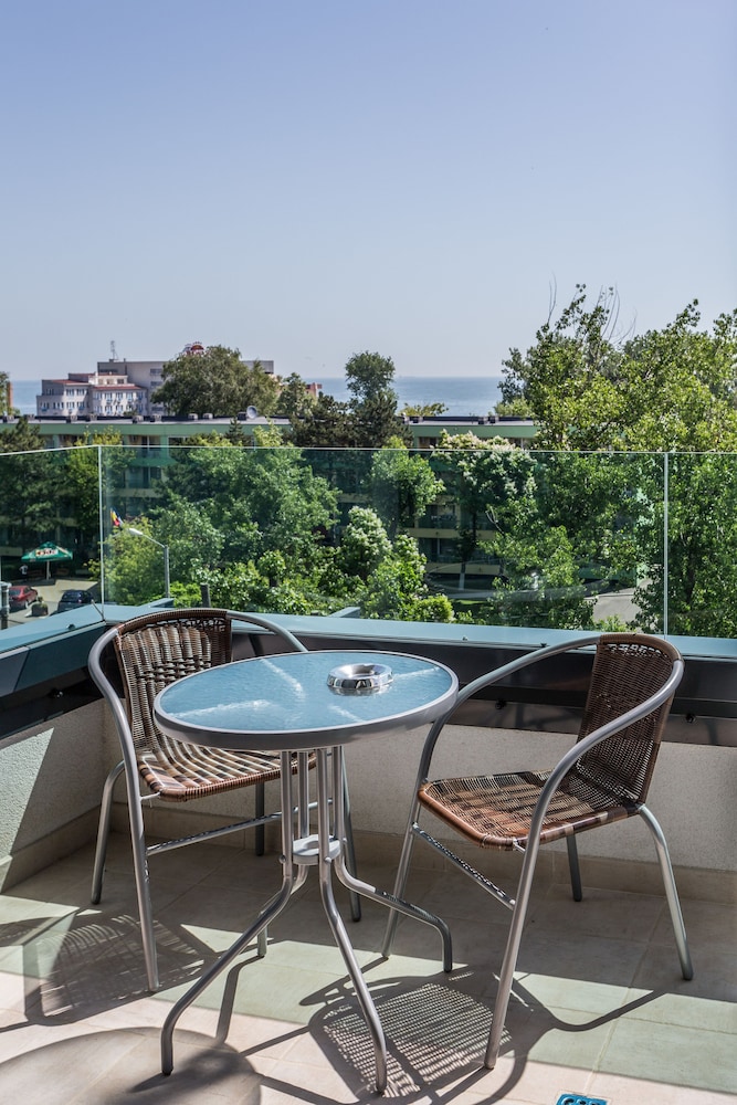 Superior Double or Twin Room, Balcony, City View photo 3