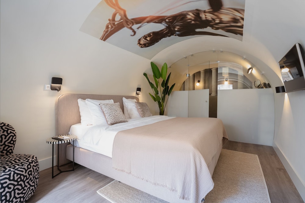 Premier Room
