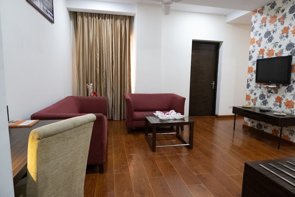 Royal Studio Suite photo 1