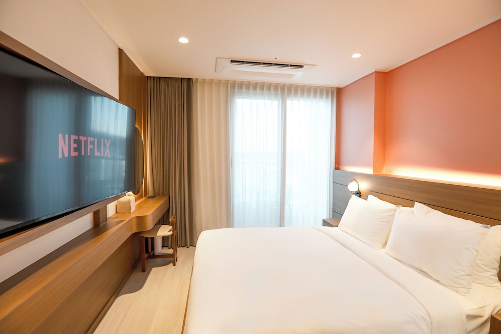 Deluxe Modern Double Room