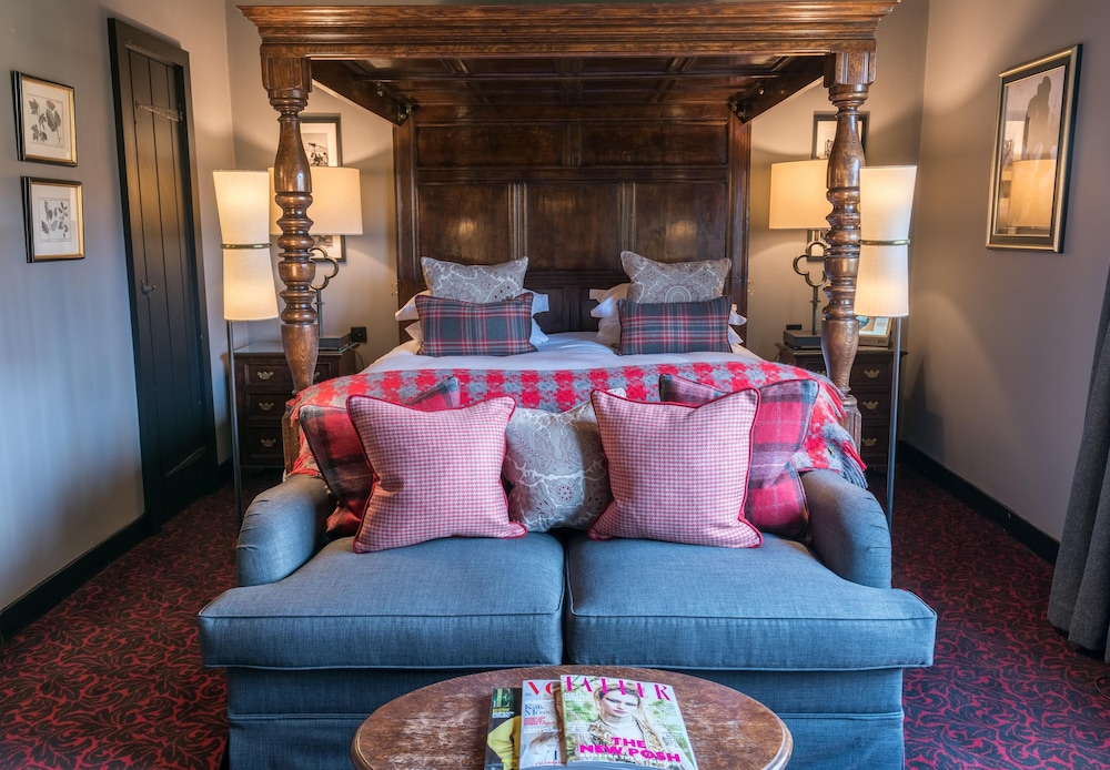Cottage (Four Poster)