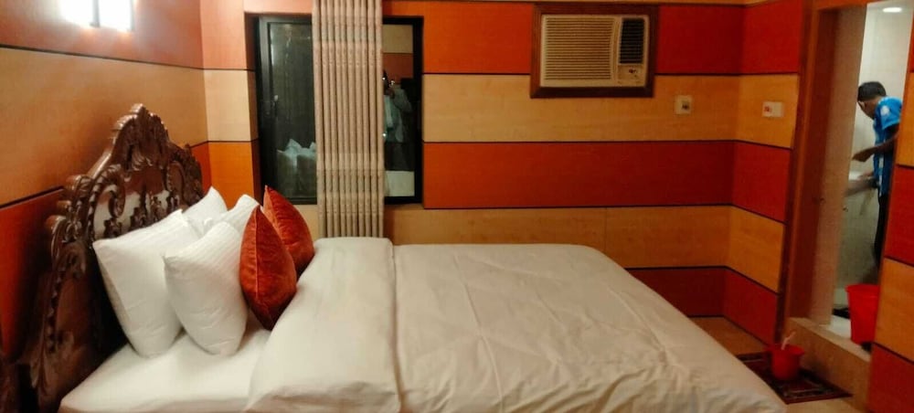 Deluxe Suite, City View