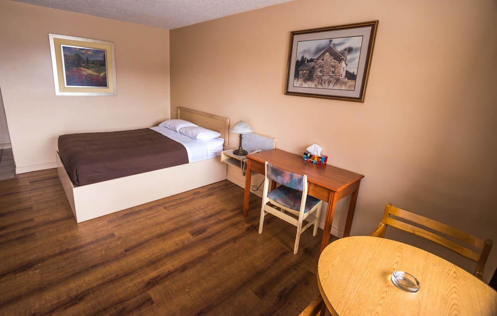 Standard Room, 1 Queen Bed, Smoking photo 1