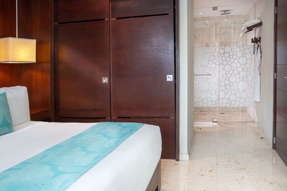 Deluxe Room - Photo 11