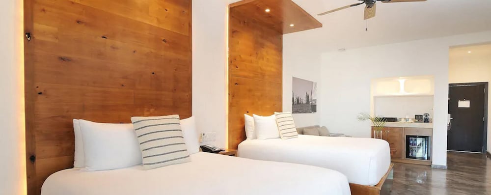 Superior Room, 2 Queen Beds photo 3