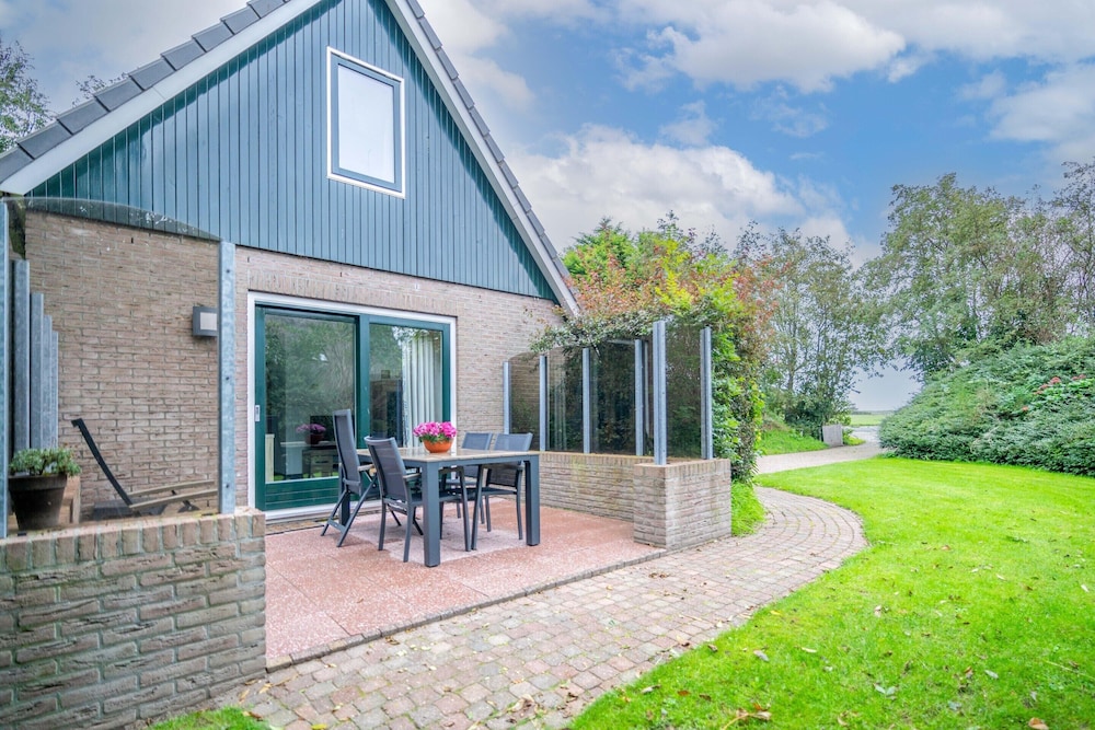 Bungalow photo 1