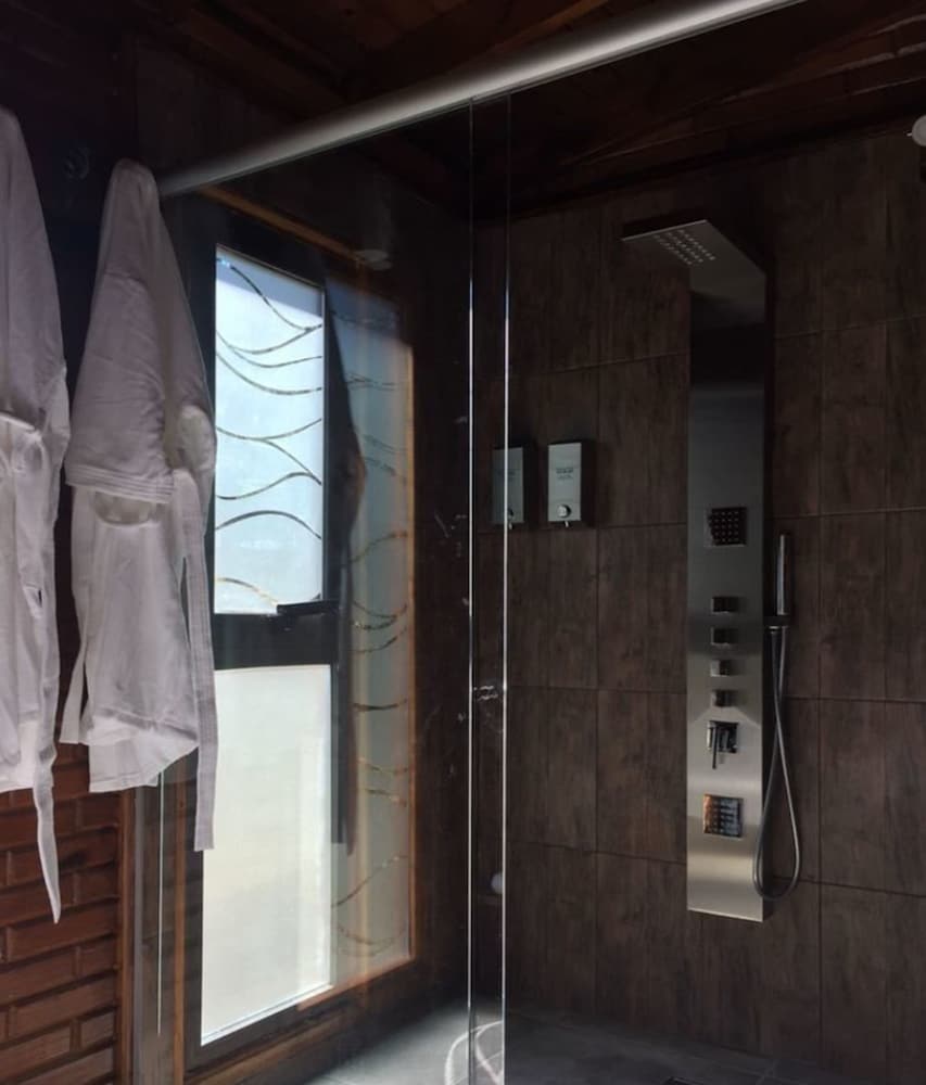 Exclusive Cabin, 1 King Bed, Non Smoking, Private Bathroom (AGEROLA) photo 1
