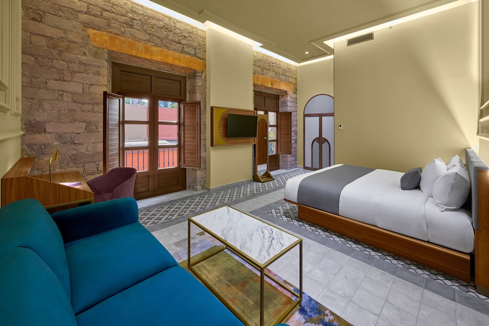 Suite, 1 King Bed with Sofa bed