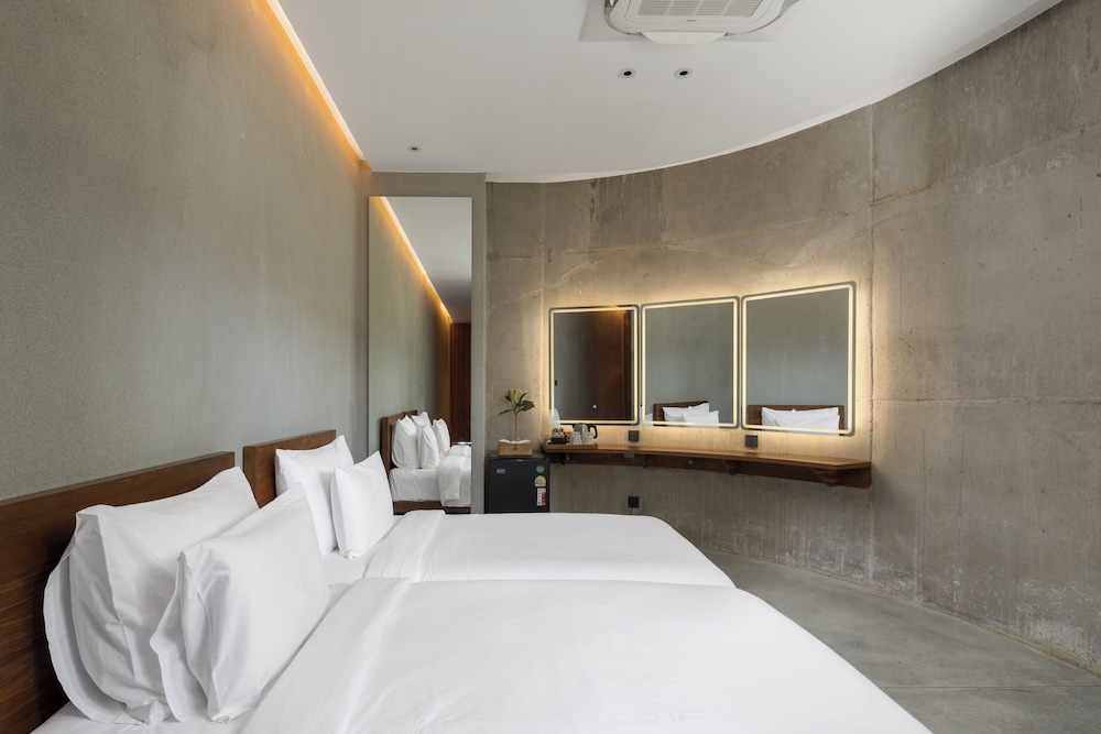Deluxe Room, 2 Twin Beds, Garden View