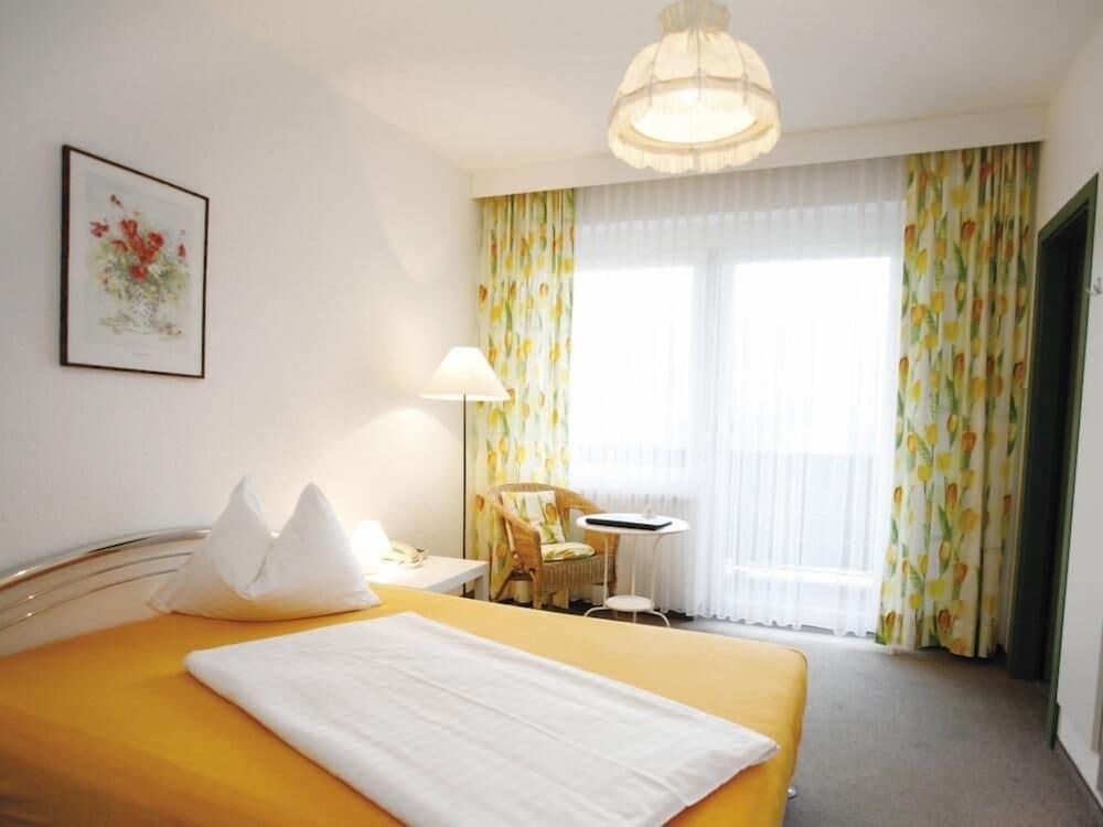 Single Room, Balcony