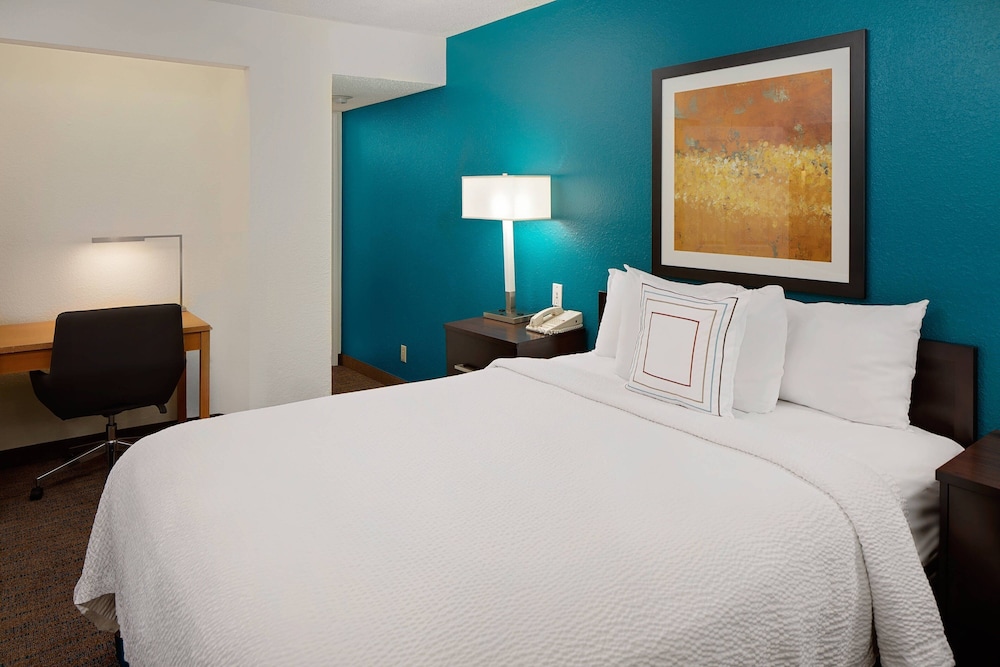 Studio, 1 Queen Bed With Sofa Bed (Mobility/Hearing Access, Roll-In Shwr) photo 1