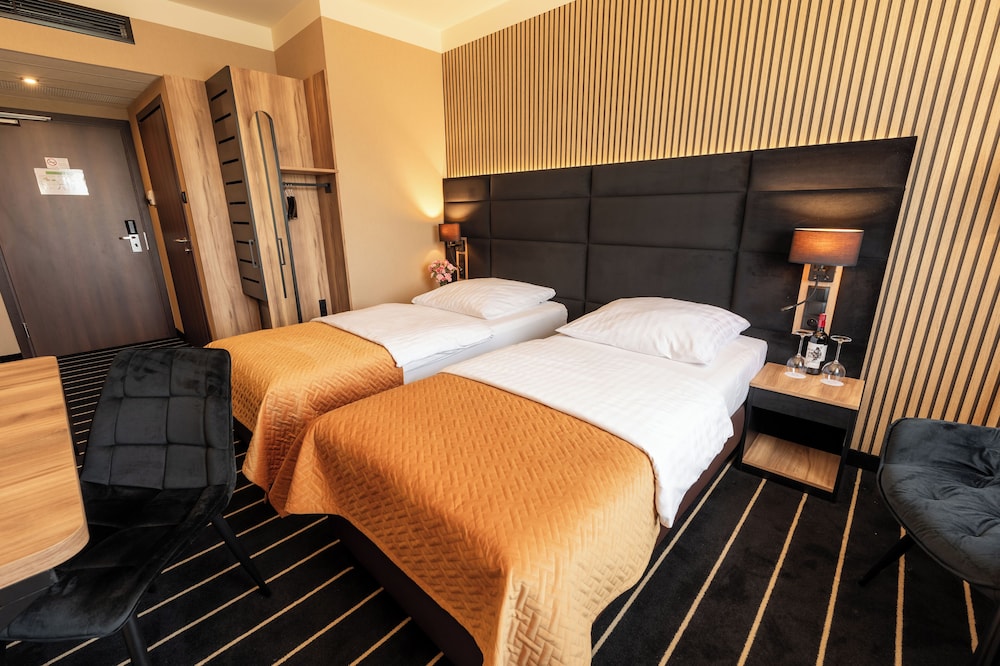 Business Twin Room, Multiple Beds - Photo 2