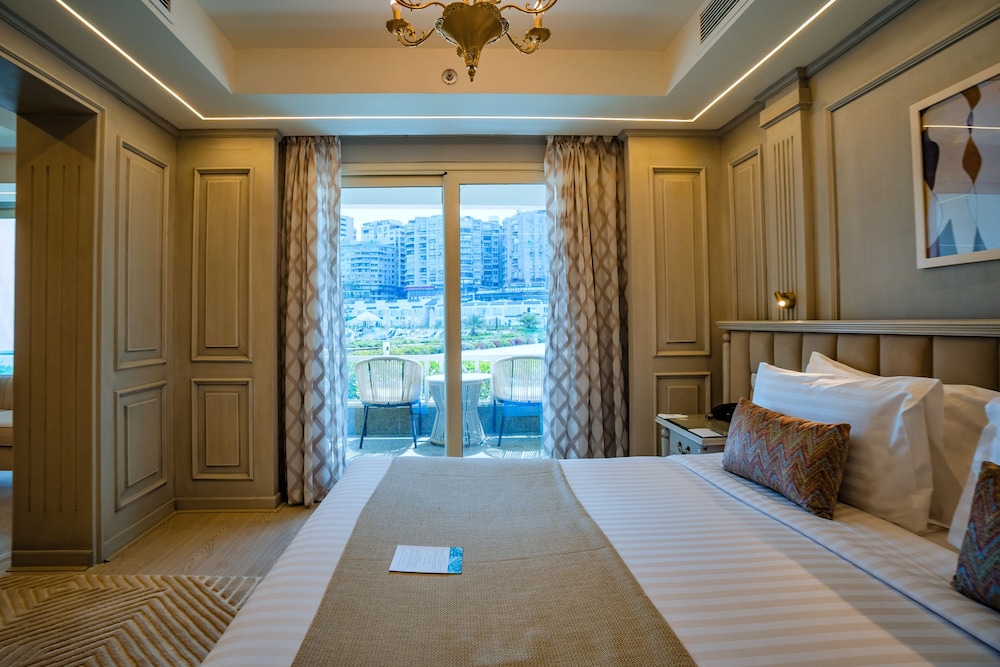 Executive Jacuzzi Suite - Photo 7
