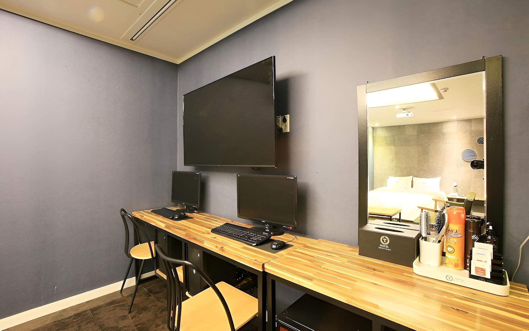 Room (VIP Cinema A (Netflix Wave Disney+ av) - Photo 21