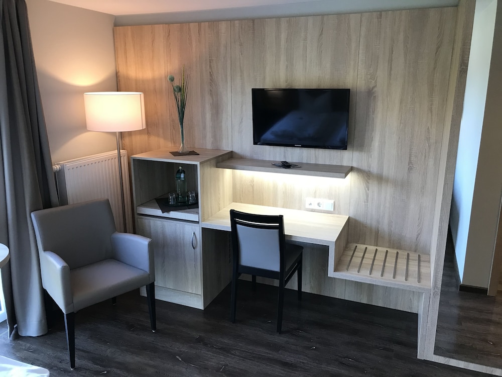 Comfort Double Room Single Use, 1 Queen Bed, Garden Area photo 1