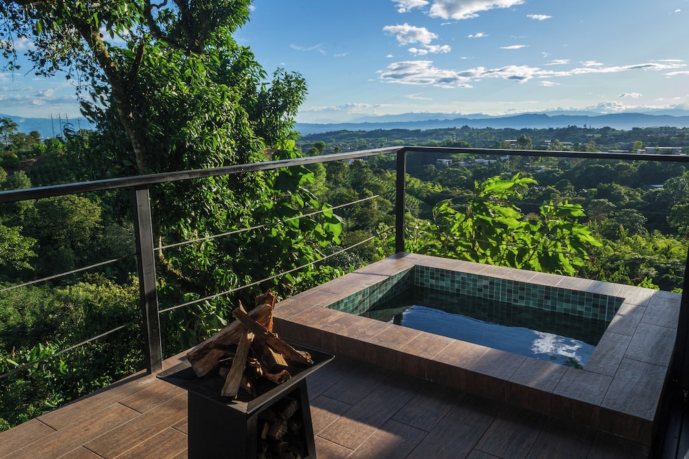 Luxury Suite, Hot Tub photo 2