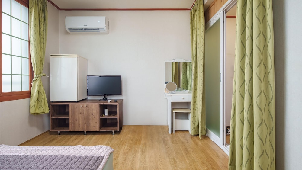 Basic Room, 1 Bedroom (2F 202) photo 3