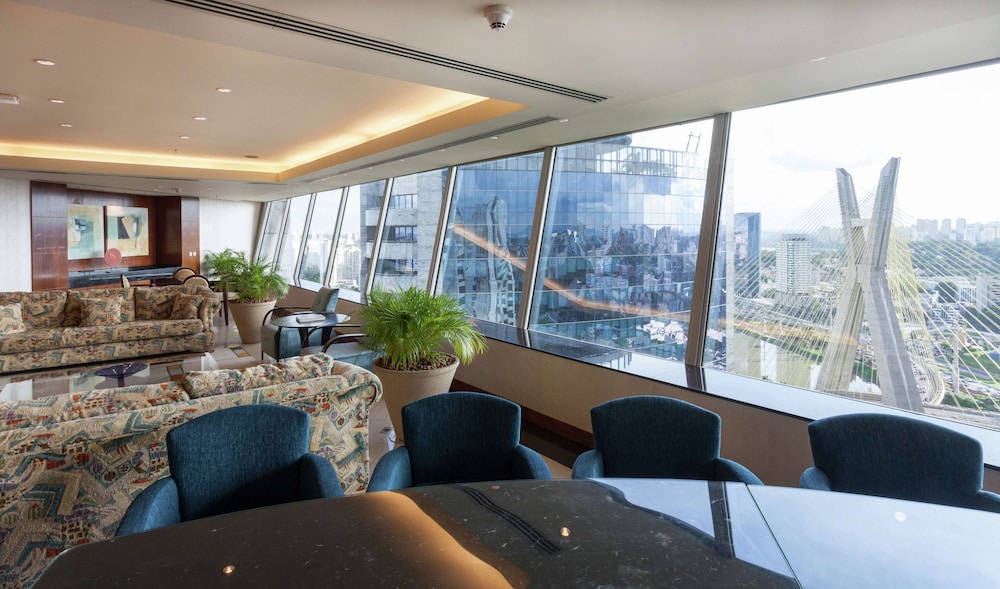 Suite, Club Lounge Access