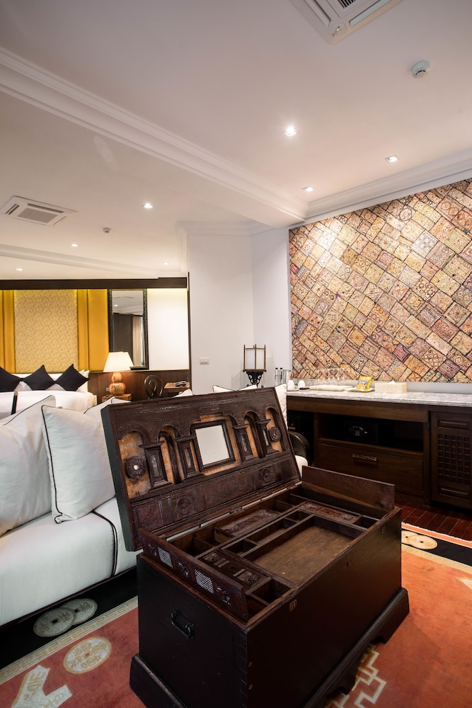 Grand Suite, 1 King Bed, Non Smoking - Photo 11