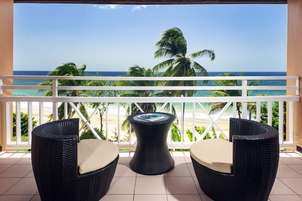 Deluxe Room, 1 King Bed, Ocean View - Photo 2
