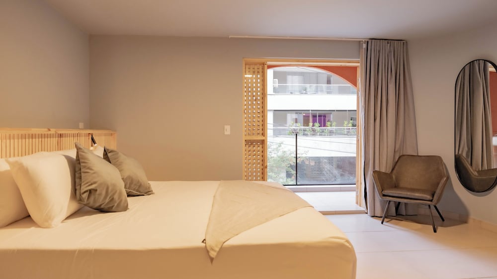 Deluxe Suite, City View