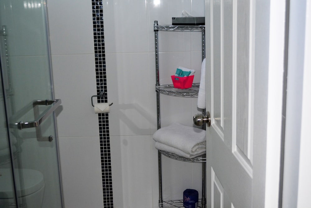 Corporate Queen Room - Photo 13