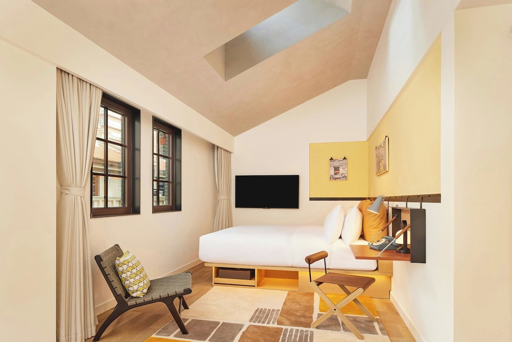 Room, 1 King Bed, City View