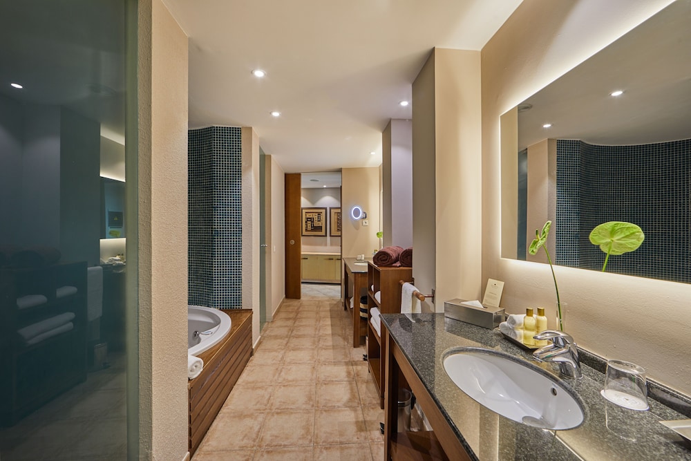 Suite, Terrace, Partial Sea View (Preferred Club)