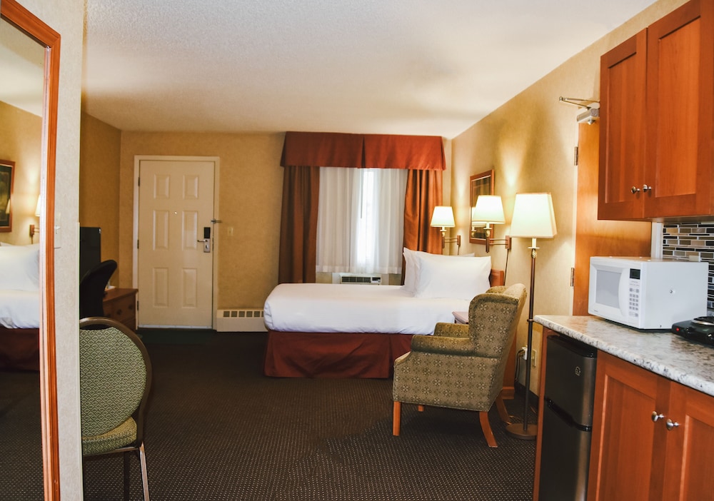 Economy Single Room, 1 Queen Bed, Smoking, Kitchenette