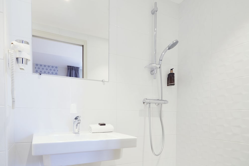Standard Double Room - Photo 6