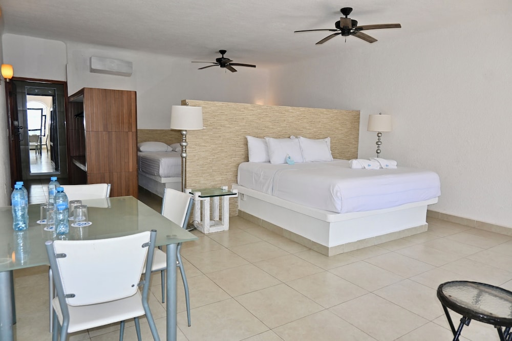 Family Room - Photo 4