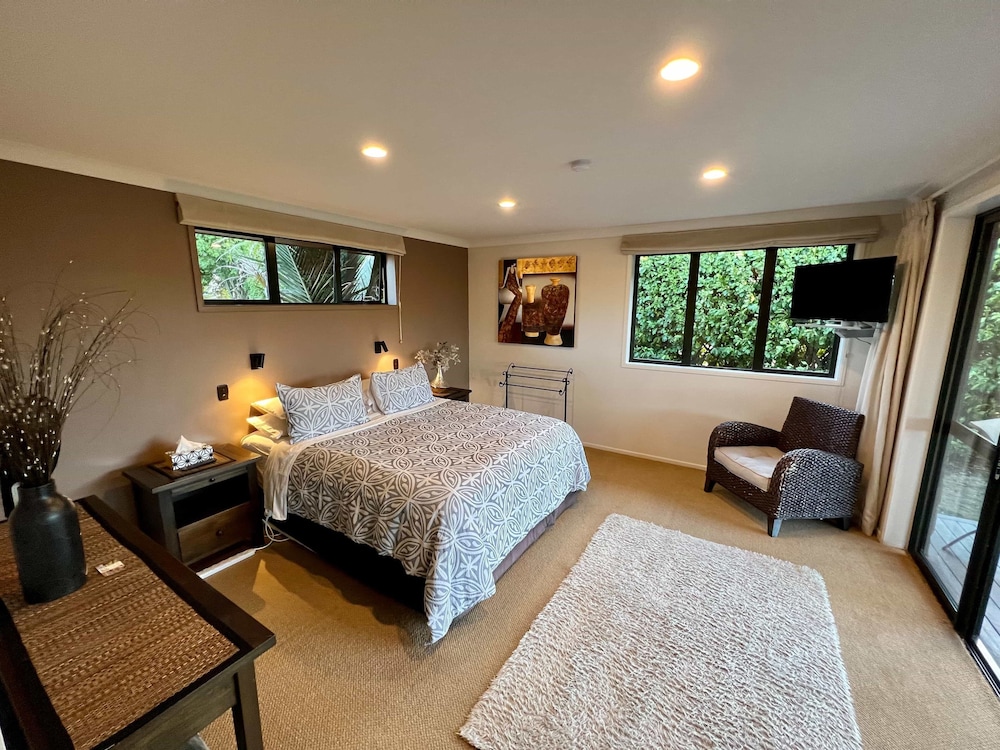 Deluxe Double Room, 1 King Bed, Private Bathroom, Garden View photo 1